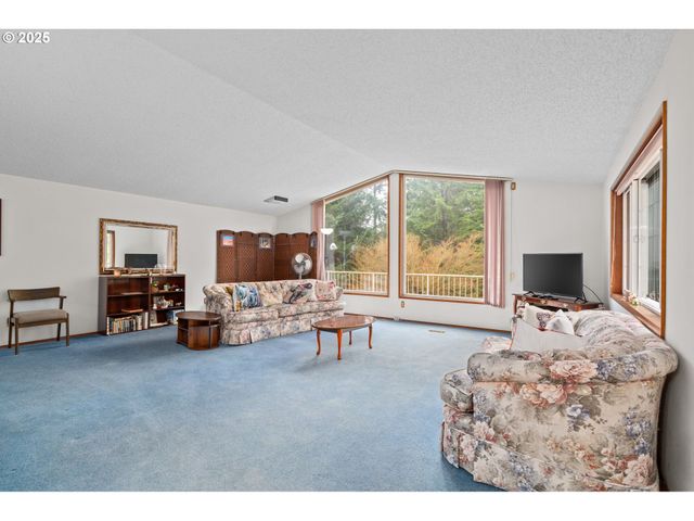 57232 CEDAR CREEK Rd, Scappoose, OR 97056