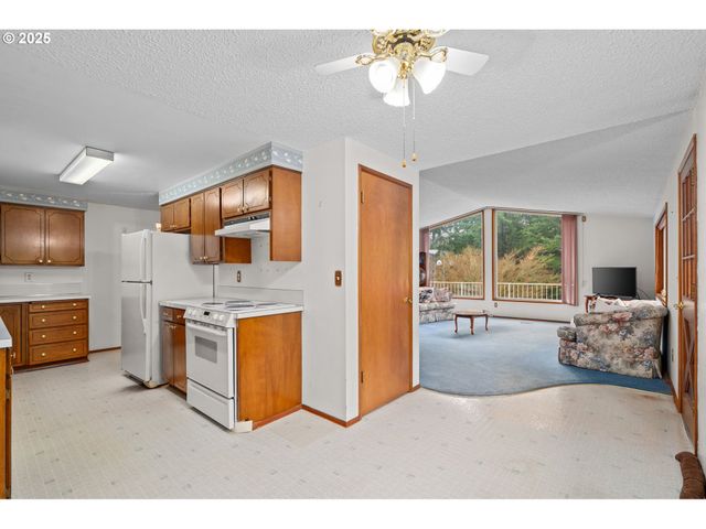 57232 CEDAR CREEK Rd, Scappoose, OR 97056