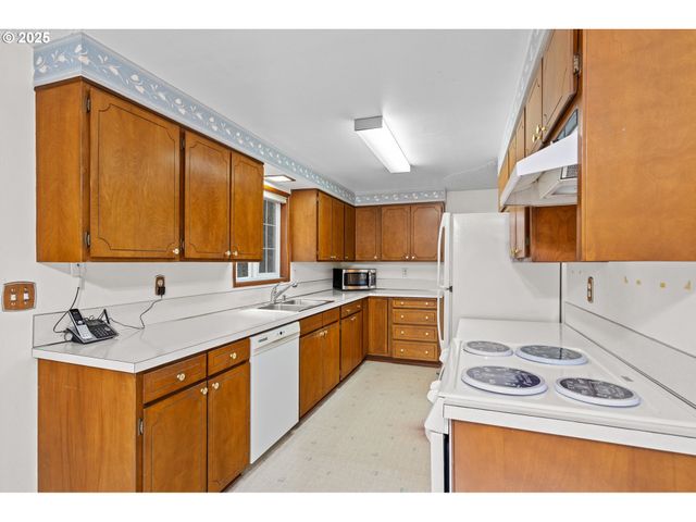 57232 CEDAR CREEK Rd, Scappoose, OR 97056