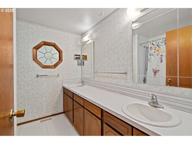 57232 CEDAR CREEK Rd, Scappoose, OR 97056