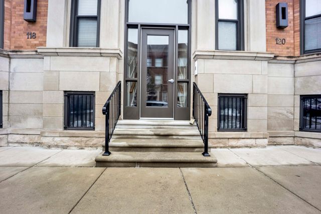 118 E 57th Street 2W, Chicago, IL 60637