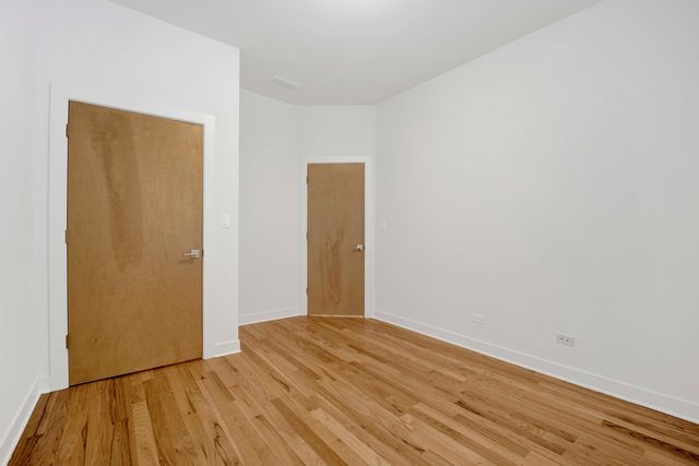 118 E 57th Street 2W, Chicago, IL 60637