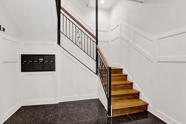 118 E 57th Street 2W, Chicago, IL 60637