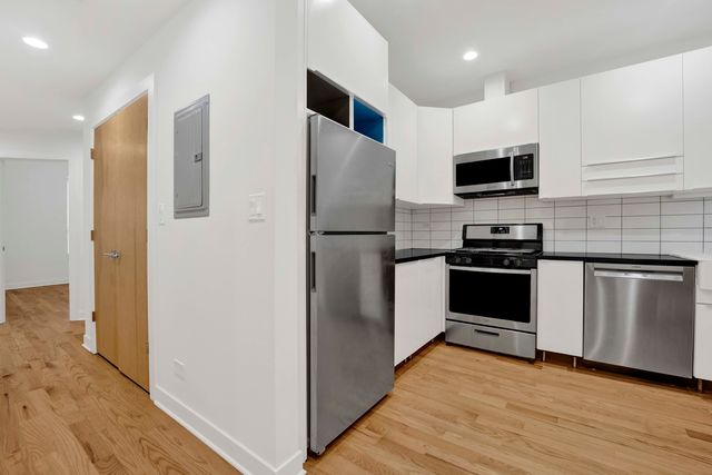 118 E 57th Street 2W, Chicago, IL 60637