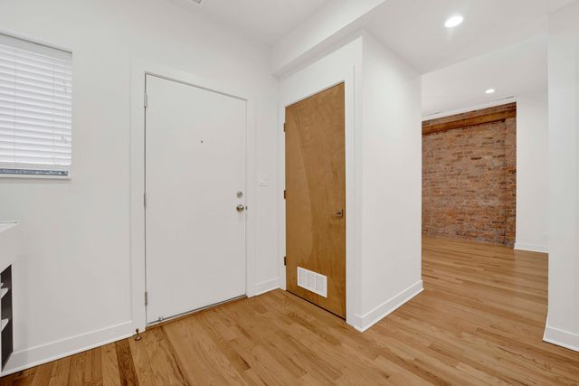 118 E 57th Street 2W, Chicago, IL 60637