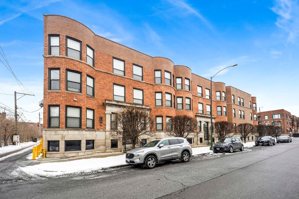 118 E 57th Street 2W, Chicago, IL 60637