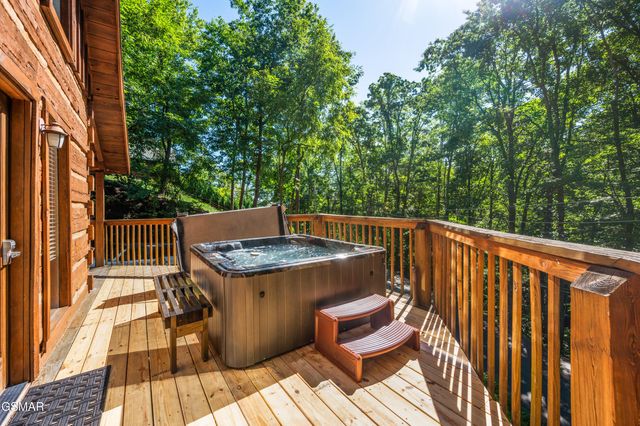 1226 Upper Alpine Way, Gatlinburg, TN 37738
