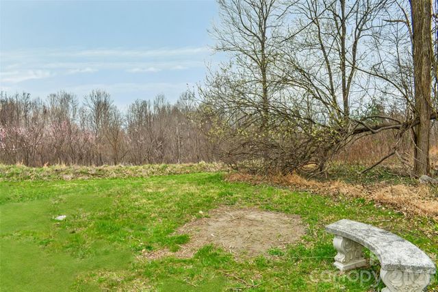 252 Pinewood Circle, Hendersonville, NC 28739