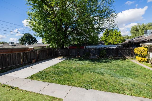 1417 Giahos Ave, Modesto, CA 95358