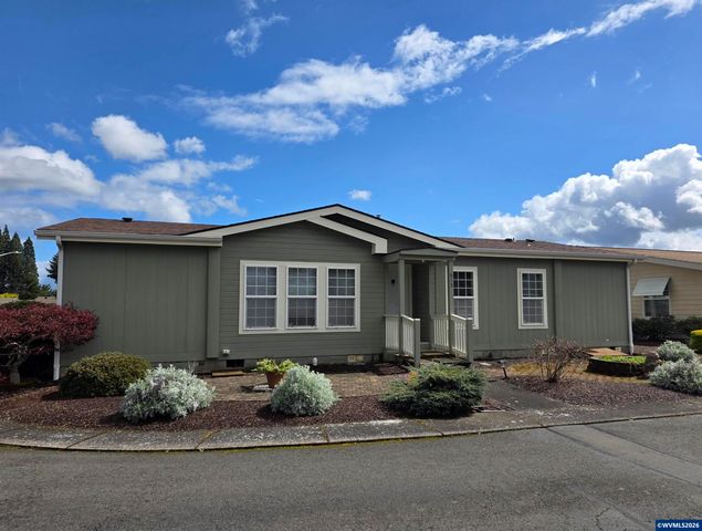 613 Royalty Cir NE, Salem, OR 97301