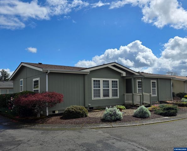 613 Royalty Cir NE, Salem, OR 97301