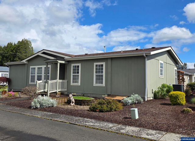 613 Royalty Cir NE, Salem, OR 97301