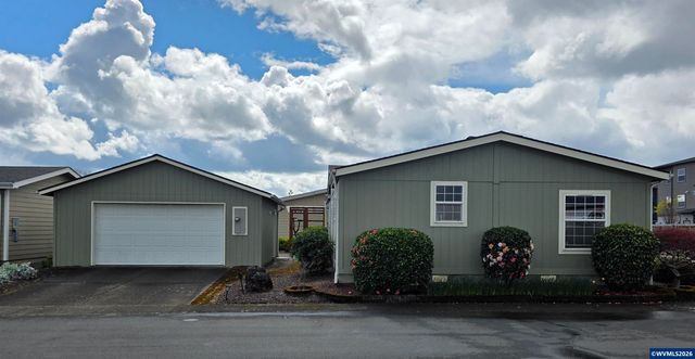 613 Royalty Cir NE, Salem, OR 97301