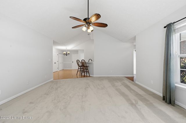 10231 Pine Glen Cir, Louisville, KY 40291