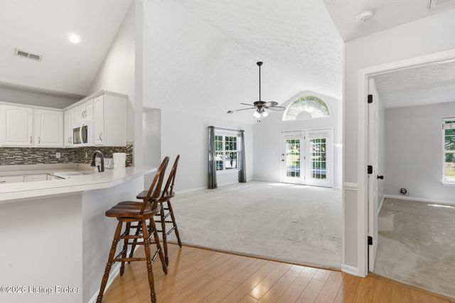 10231 Pine Glen Cir, Louisville, KY 40291