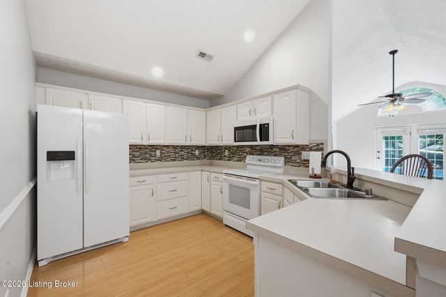 10231 Pine Glen Cir, Louisville, KY 40291