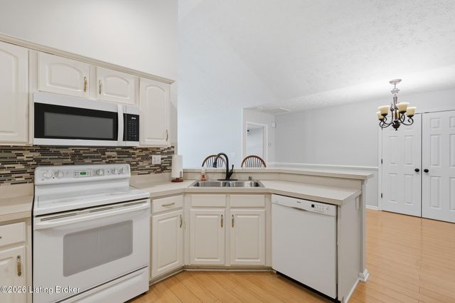 10231 Pine Glen Cir, Louisville, KY 40291