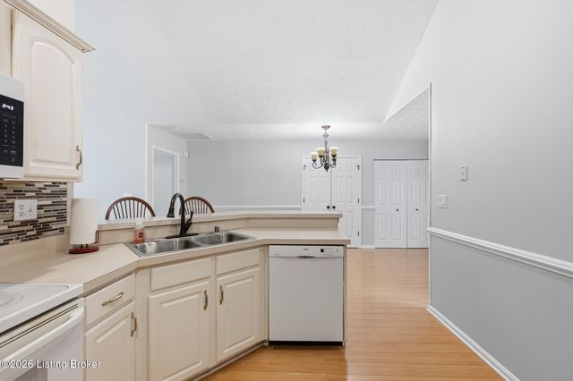 10231 Pine Glen Cir, Louisville, KY 40291