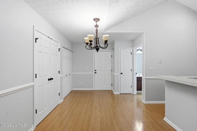 10231 Pine Glen Cir, Louisville, KY 40291