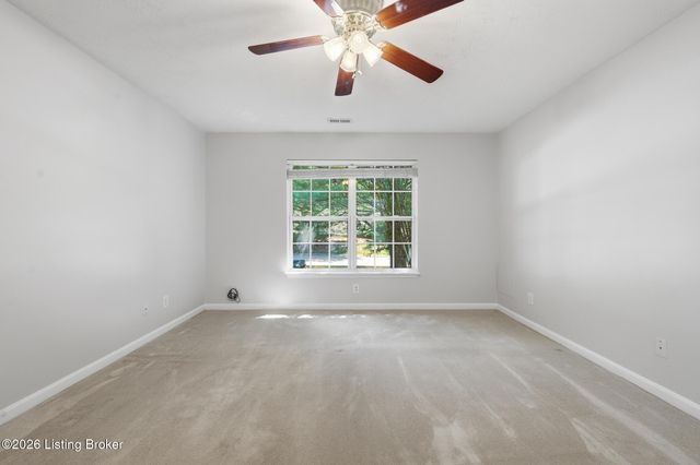 10231 Pine Glen Cir, Louisville, KY 40291