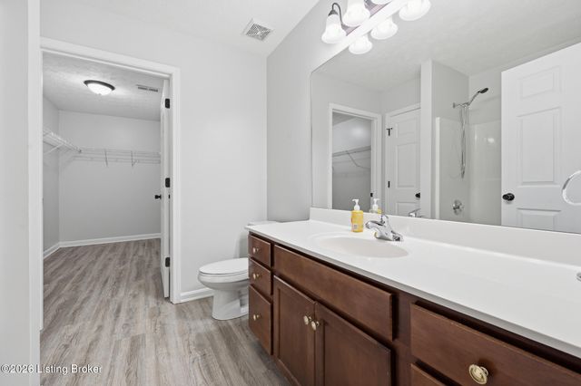 10231 Pine Glen Cir, Louisville, KY 40291