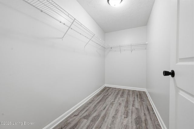10231 Pine Glen Cir, Louisville, KY 40291