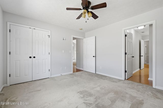 10231 Pine Glen Cir, Louisville, KY 40291