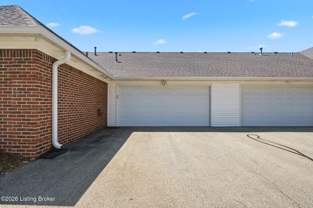 10231 Pine Glen Cir, Louisville, KY 40291