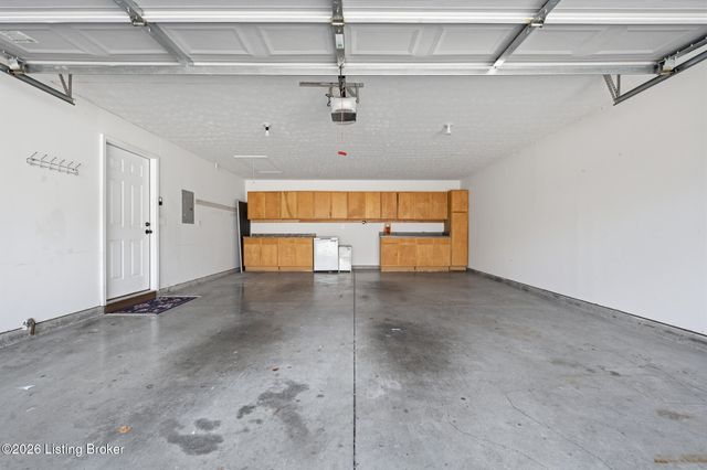 10231 Pine Glen Cir, Louisville, KY 40291