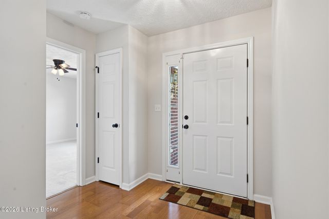 10231 Pine Glen Cir, Louisville, KY 40291