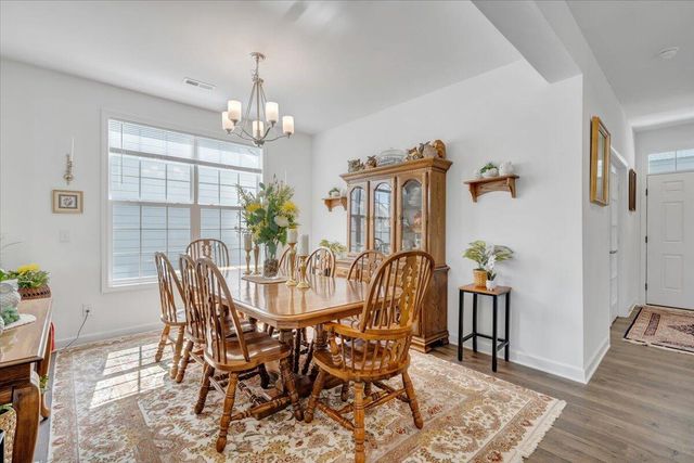 2141 Kings Walk DR, Roanoke, VA 24012