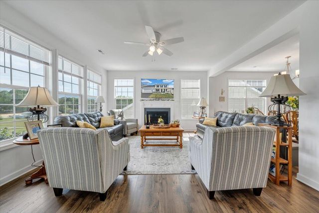 2141 Kings Walk DR, Roanoke, VA 24012