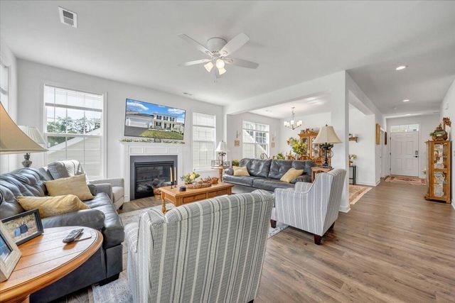 2141 Kings Walk DR, Roanoke, VA 24012