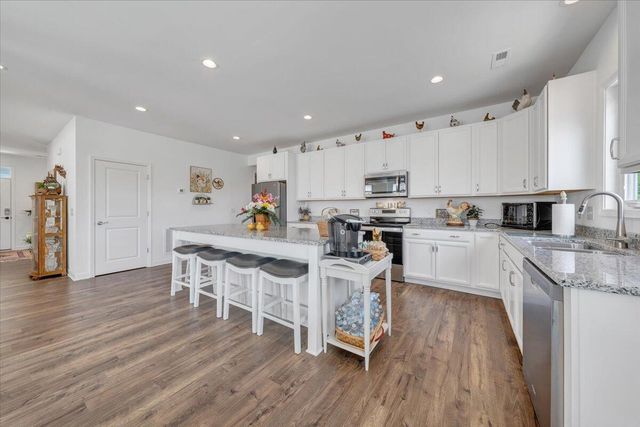 2141 Kings Walk DR, Roanoke, VA 24012