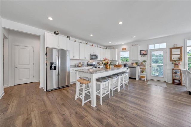 2141 Kings Walk DR, Roanoke, VA 24012