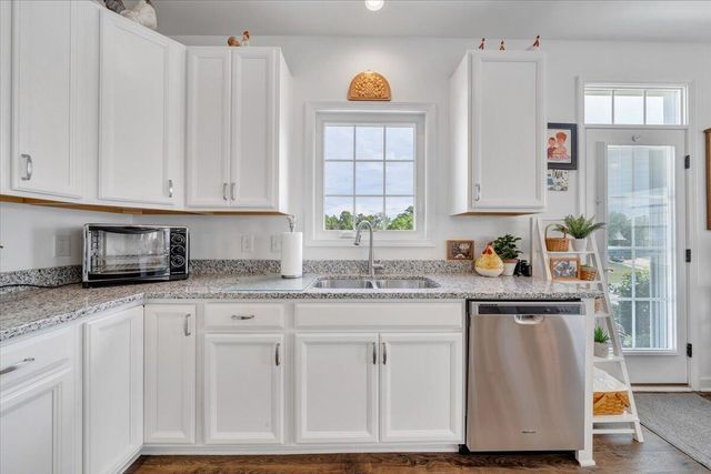 2141 Kings Walk DR, Roanoke, VA 24012