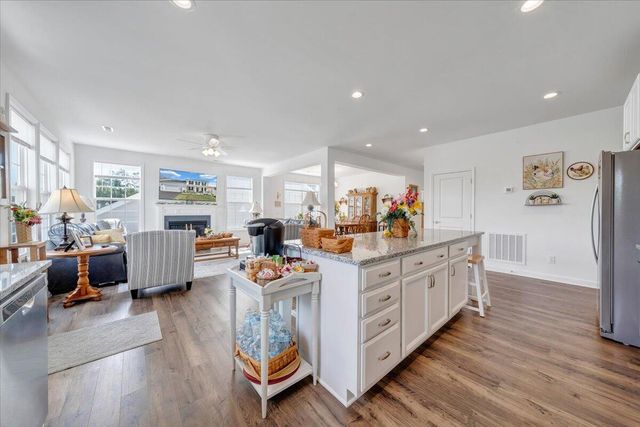 2141 Kings Walk DR, Roanoke, VA 24012