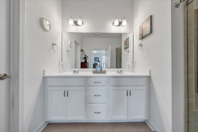 2141 Kings Walk DR, Roanoke, VA 24012