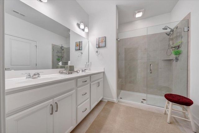 2141 Kings Walk DR, Roanoke, VA 24012