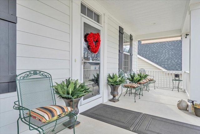 2141 Kings Walk DR, Roanoke, VA 24012