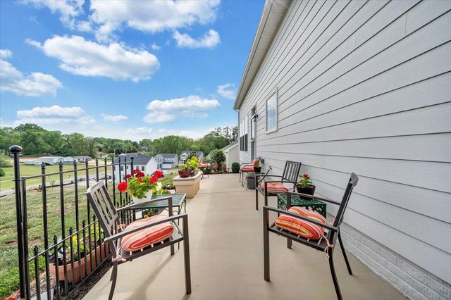 2141 Kings Walk DR, Roanoke, VA 24012