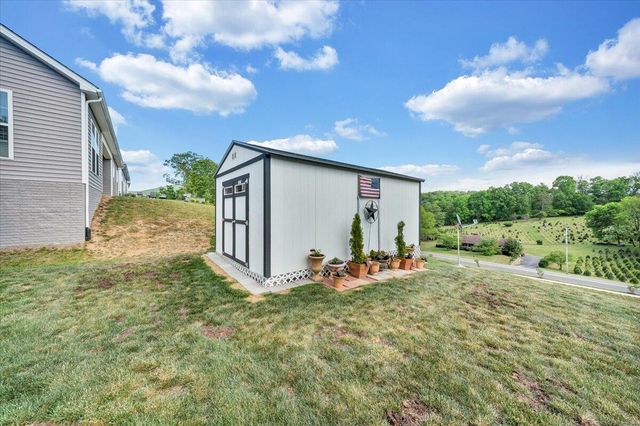 2141 Kings Walk DR, Roanoke, VA 24012