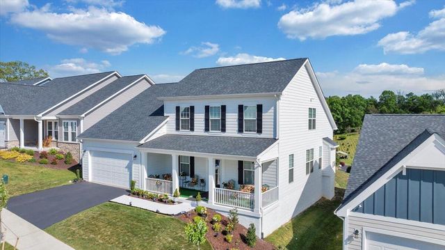 2141 Kings Walk DR, Roanoke, VA 24012