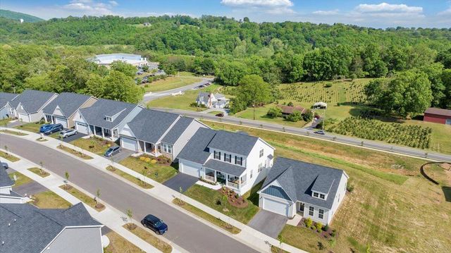 2141 Kings Walk DR, Roanoke, VA 24012