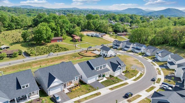 2141 Kings Walk DR, Roanoke, VA 24012