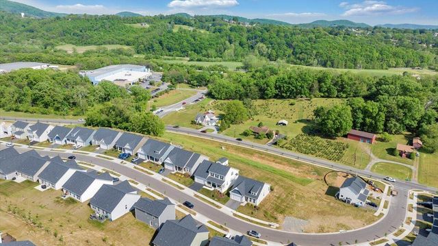 2141 Kings Walk DR, Roanoke, VA 24012