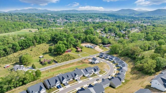 2141 Kings Walk DR, Roanoke, VA 24012