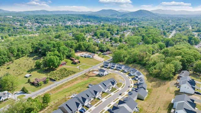 2141 Kings Walk DR, Roanoke, VA 24012