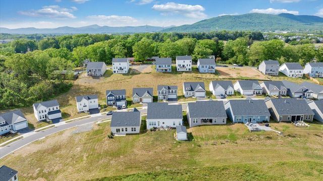 2141 Kings Walk DR, Roanoke, VA 24012