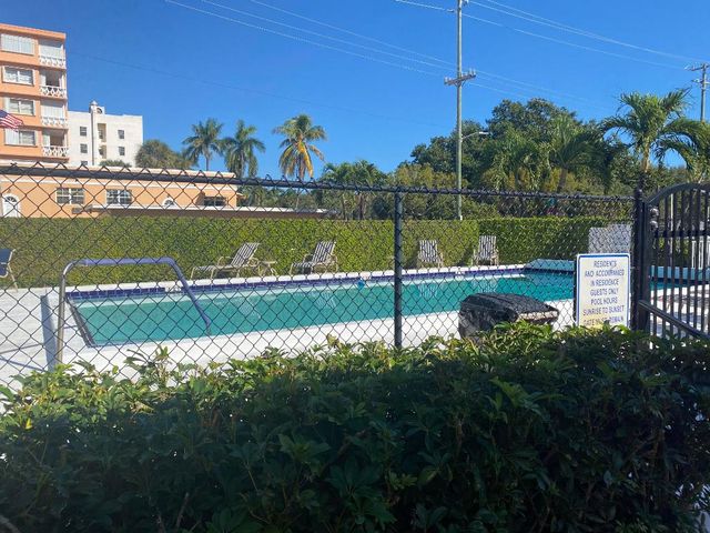 101 S Golfview Road 5, Lake Worth Beach, FL 33460